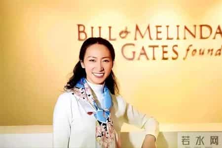 又一个邓文迪！27岁博士毕业，4年生3娃，能替“世界首富”花钱