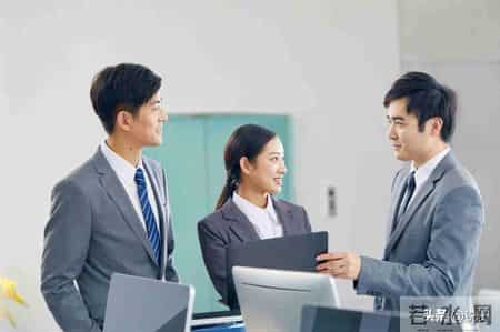 应届生晒 20 万年薪遭举报开除！仇富降级，打工人为何互害？