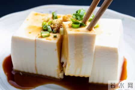 鸡蛋不能天天吃？医生提醒55岁后的老人，吃鸡蛋牢记4个关键