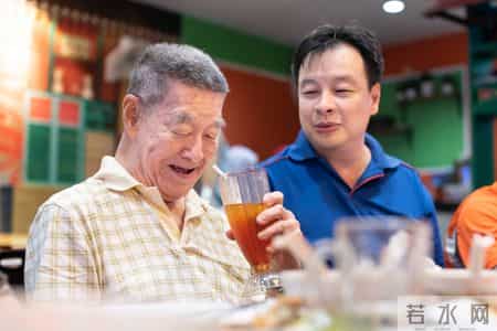 医生研究发现：每日饮酒的高血压人，多数临近60岁或有5种异样