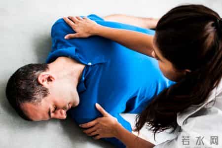 62大爷洗澡突然去世！医生再次提醒：55岁后，牢记洗澡“3不要”