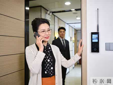 50+打工日常：宿舍晾衣起口角，职场外的小事更磨人心态