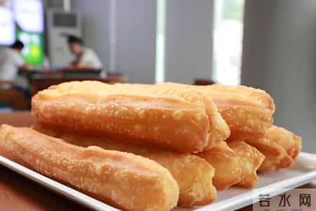 油条再次被关注！调查发现：糖尿病患者吃油条时，要多注意这5点