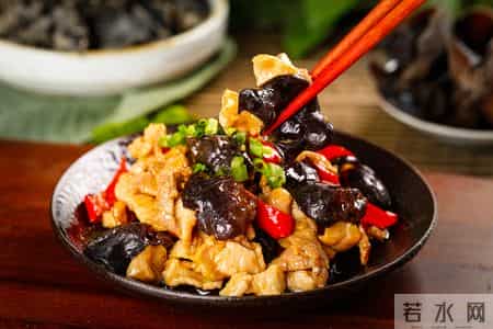 木耳是肾结石 “加速器”？建议：不想结石加重，尽量少吃 3 种食物