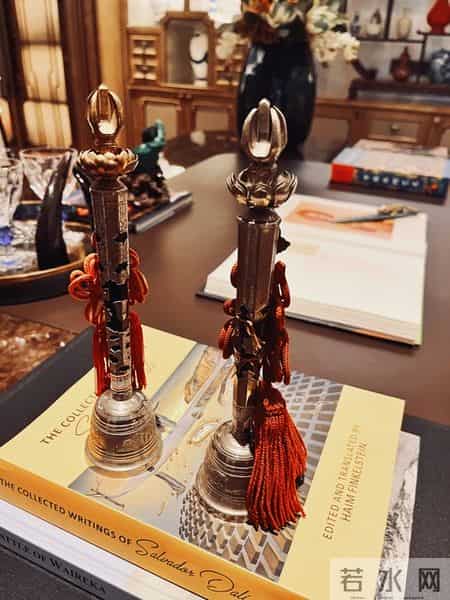 家有神兽赶紧进来接，头顶繁星脚下生春风，这泼天的富贵必须收！