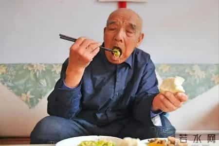 医生提醒：最伤肾脏行为，不是憋尿！而是频繁地去做这5件事