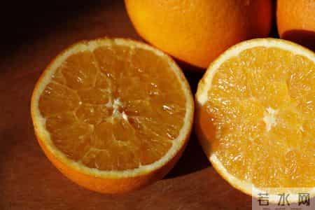吃降压药不能吃橙子？再三提醒：降温后，吃降压药时远离“3物”