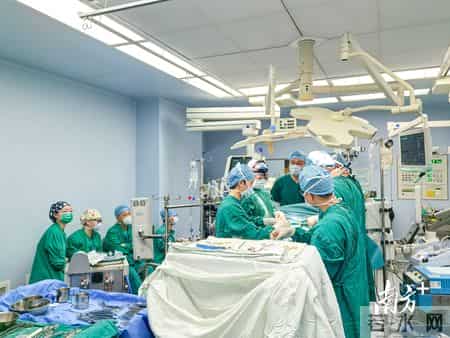 生死竞速拆除心脏“炸弹”，汕头市中心医院抢救危重A型主动脉夹层患者