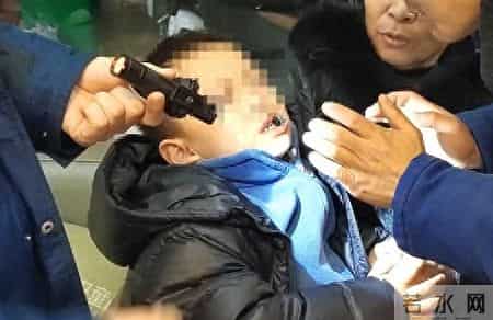 嘉家安康-家长注意！娃鞋上的这个小零件，可能藏着大危险