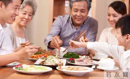 吃饭8分饱被推翻了？医生调查：过了56岁，吃饭尽量要做到这5点