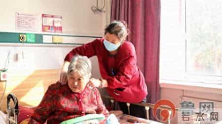 胶州：长护险提质扩面  让失能老人“老有所护”