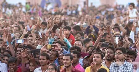 人口告别世界第一？二孩催生无效后，国家终于向住房出手了