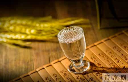 医生研究发现：每日饮酒的糖尿病人，多数临近55岁或有4种异样