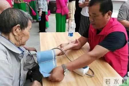 医生提醒：高血压最危险的信号，不是头晕眼花，而是这4个症状！