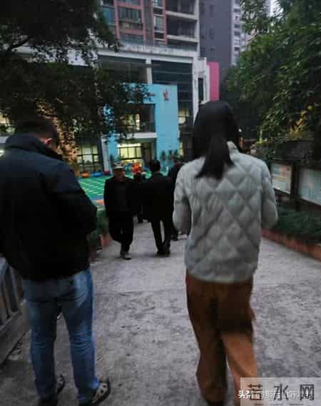 小伙相亲29岁幼师，见面20多次不让牵手，想放弃又被挽留，该咋办