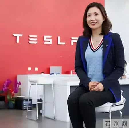 她北大毕业曾是央视记者，被评为上海劳模，今是美国高官的副总裁