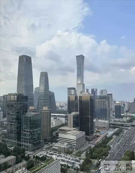 年轻人毕业去北京好，还是上海好，2026京沪职场去向利弊分析