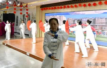 盂县举办老干部迎新年文艺展演活动