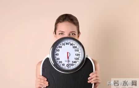 查出肺癌后，他后悔直言：肺癌早期不是胸痛，而是身上5种异常！