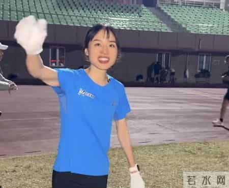 辞职第4天，张水华开启个人首场直播：持续38分钟 大量网友送祝福