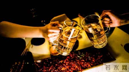 医生研究发现：每日饮酒的糖尿病人，多数临近60岁或有6种异样