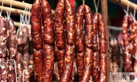 冰箱中放了1年的腊肉香肠，还能吃吗？医生：这些知识早知早受益