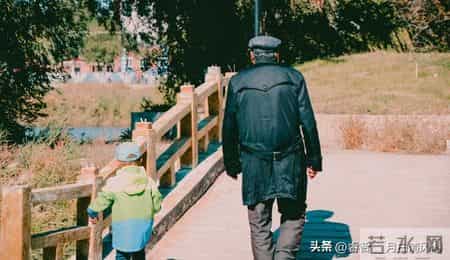 72岁的父亲突然病逝 才发现 很多男人没有真正的 养老生活