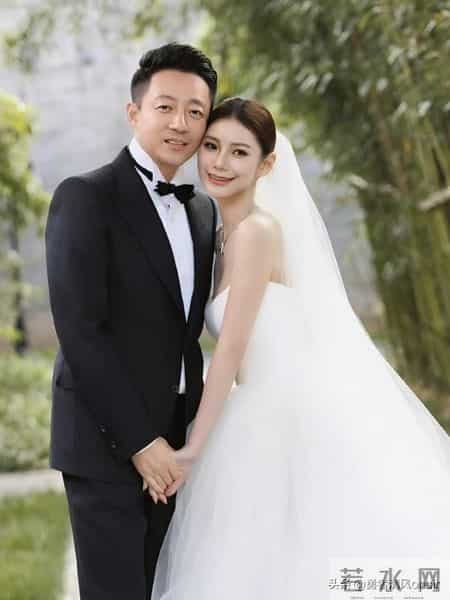 马筱梅拍孕期写真，大方露孕肚打脸喷子，肚大如箩仍貌美如花