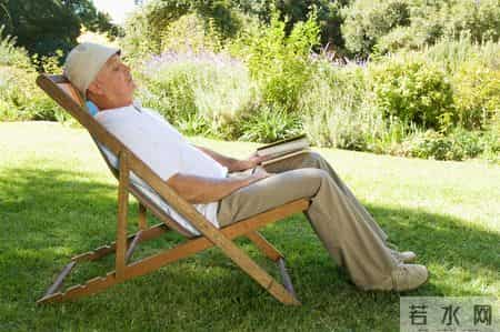 晒太阳补钙是假的？骨科医生：人老了想补钙，这5事比晒太阳重要