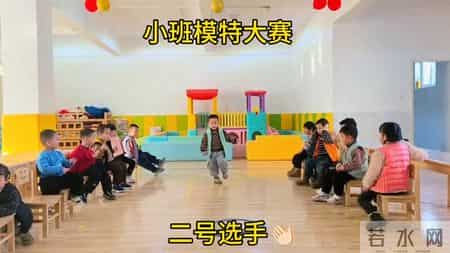 笑得快要憋不住了，这小步伐，拿捏的死死的，比这个老师还要好