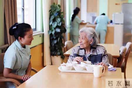 437步到餐厅！养老院设计反人性，老人刚需被硬件升级忽略