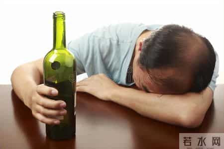 不管你信不信，男性过了55岁后，还在喝白酒，或会有这6个现状