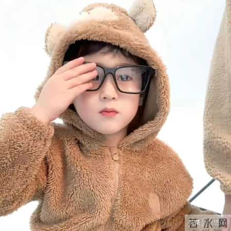 没人能打败三岁半的他，可爱到想一口吃掉