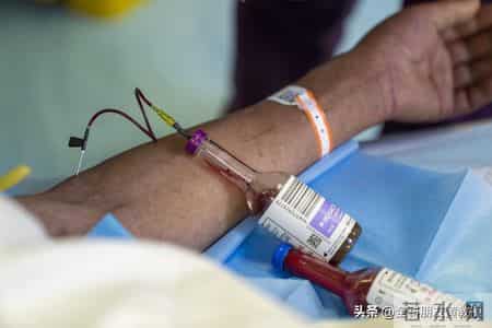 医生劝告：跟尿毒症病人一起吃饭，一定注意三件事，千万别忽视