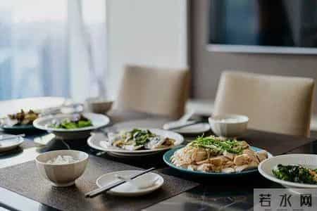 这样吃饭加速衰老、降低免疫力！很多人浑然不知