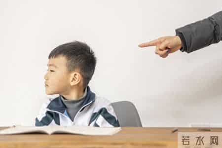 管孩子最狠的一招：不骂不吼就俩字，家长学会了，孩子更听话