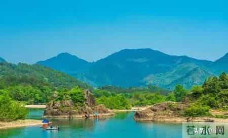 身边的亲戚朋友总爱念叨一句话：不结婚不生孩子，老了谁管你？