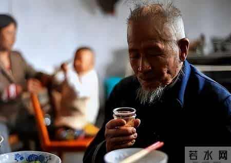 尿毒症一半是喝死的？医生告诫：尿毒症不节制，3个后果很严重