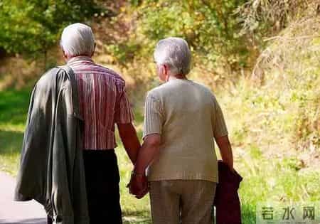 一住73岁老人住养老院半年后，发出忠告：人这一生，一定要有孩子