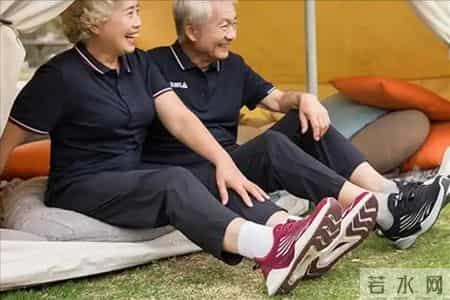 散步半个小时错了？医生劝告：过了68岁，散步要尽量保持到这5点