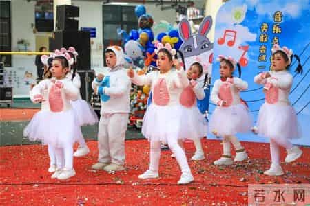 花车巡游、全员变装，云师幼儿园这场沉浸式音乐会太会玩了