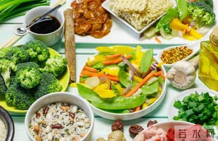 高血压一口酒都不能喝？医生怒斥：高血压还喝这4样，不要命了