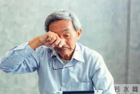 医生研究发现：天天喝酒的糖尿病人，临近60岁多数或有5种异样