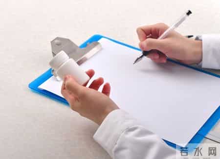 医生提醒：苯磺酸氨氯地平不建议和这3种药搭配，别不懂吃！