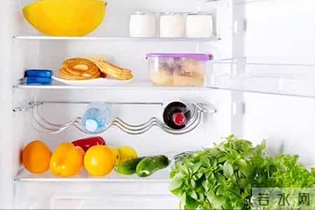 医生提醒！冰箱里这3样东西快扔掉，尤其第一种，很多家庭都在用