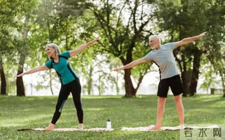 早睡早起是不对的？医生劝告：过了70岁，睡觉最好遵循这几点