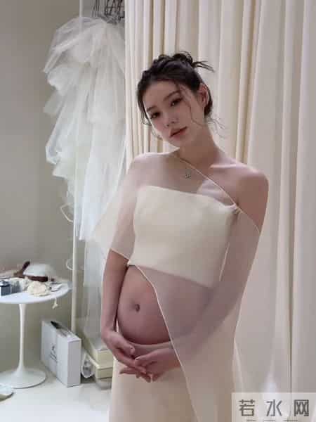 马筱梅孕晚期拍写真，全身只胖肚子，直言自己订月子餐不期待他人