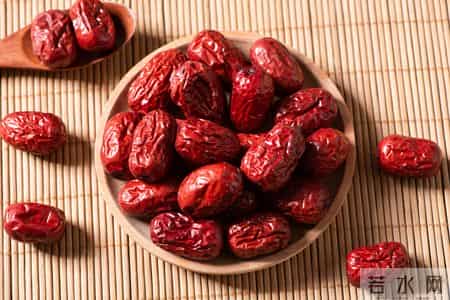 红枣是高血脂的催命符？医生建议：想要降血脂，这几种食物要少吃