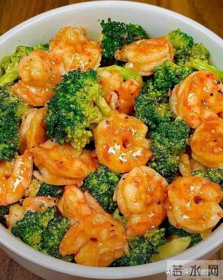 老得慢的女人，大多都喜欢吃它，自带“黄体酮”，年过60还显年轻