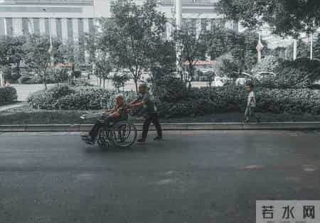 人到晚年才醒悟：养老钱攥得再紧，给子女留两条路，才是真通透